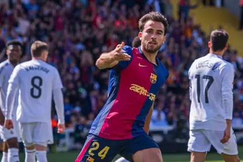 رسميا.. برشلونة يمدد عقد إريك جارسيا لمدة 5 مواسم